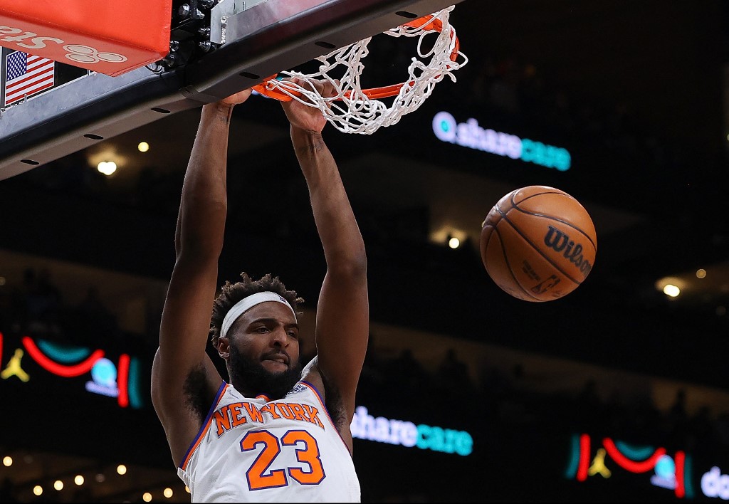 Mitchell Robinson #23 of the New York Knicks dunks against the Atlanta Hawks