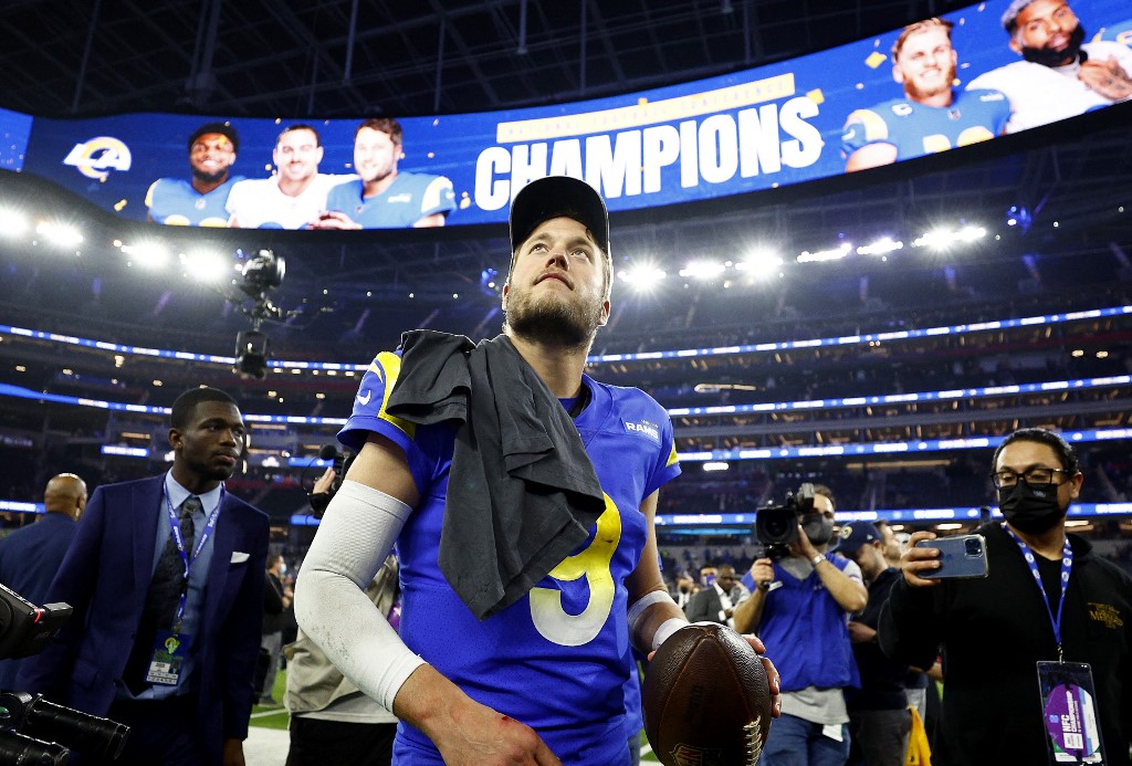 ESPN - Matthew Stafford has 9 Pass TD, tied with Kurt Warner (1999) for the  most ever by a Los Angeles Rams QB in their first three games of a season.  That