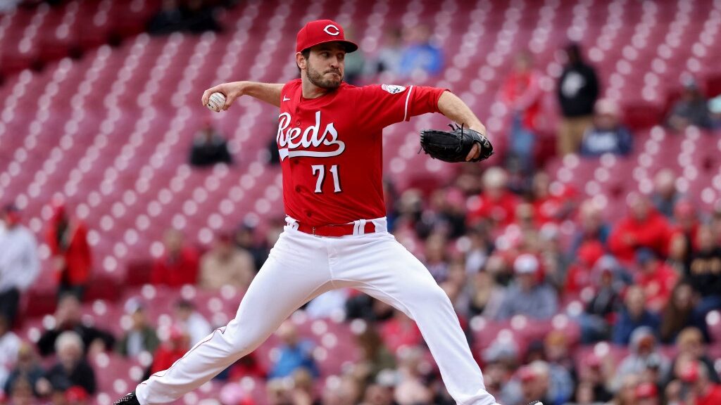 Reds-vs.-Pirattes-Connor-Overton-pitches-aspect-ratio-16-9