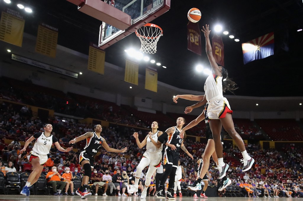 Las Vegas Aces’ Jackie Young against the Phoenix Mercury.