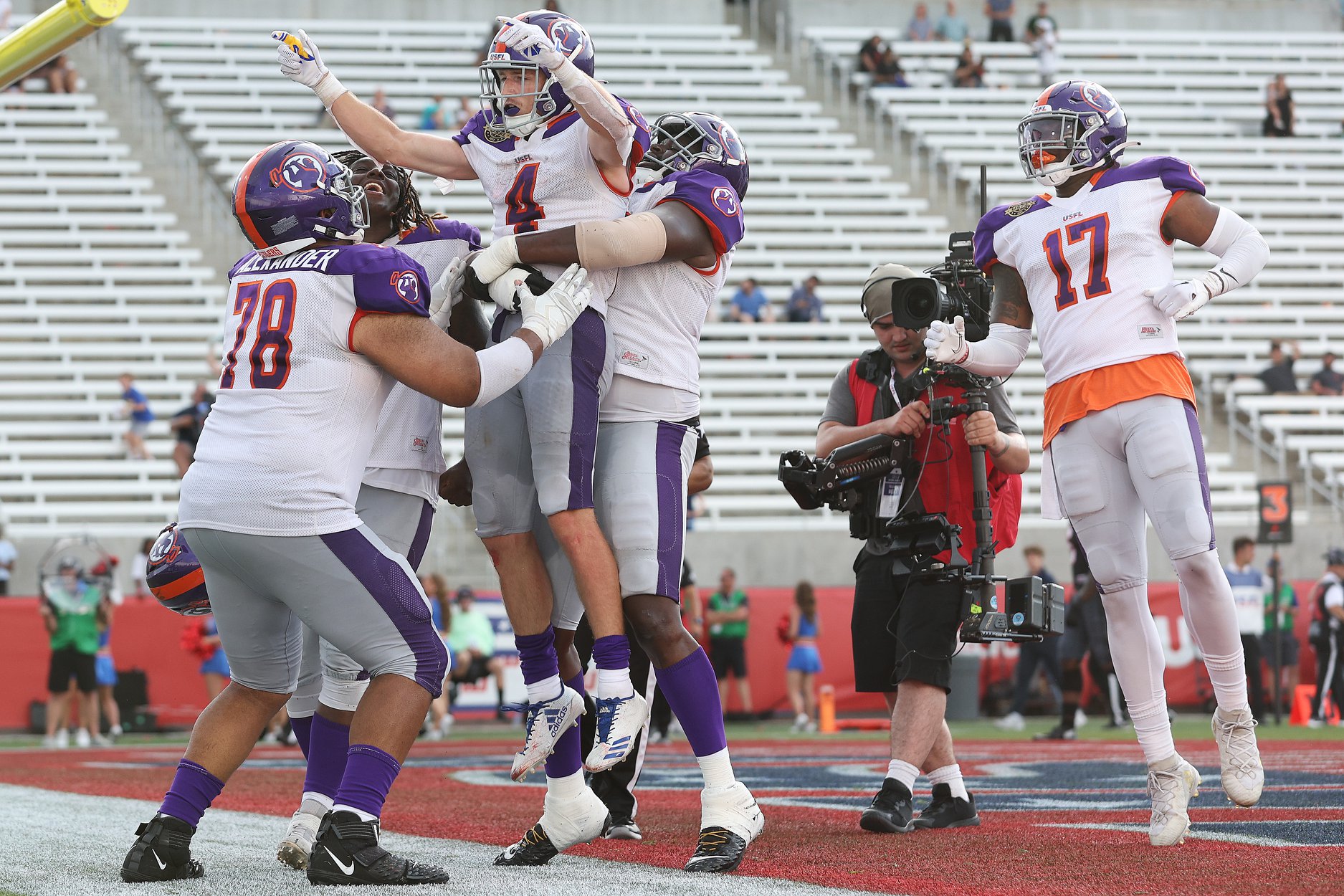 Wide receiver Pittsburgh Maulers USFL football