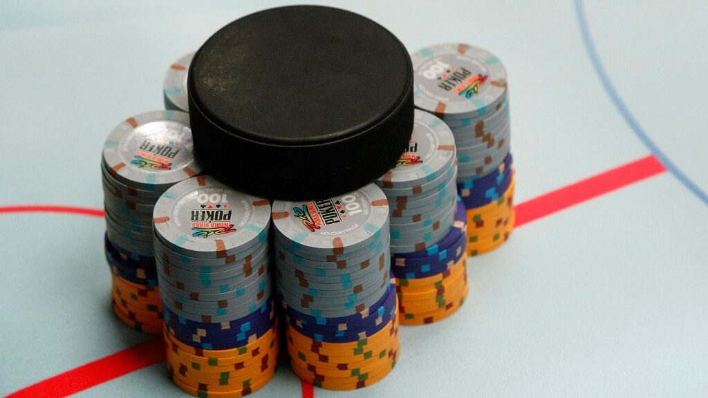 chips-dealer-button-world-series-of-poker--aspect-ratio-16-9