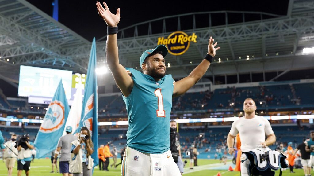 tua-tagovailoa-miami-dolphins-hard-rock-stadium-aspect-ratio-16-9