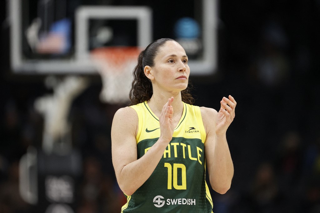 Seattle Storm Sue Bird vs. Los Angeles Sparks wnba game.