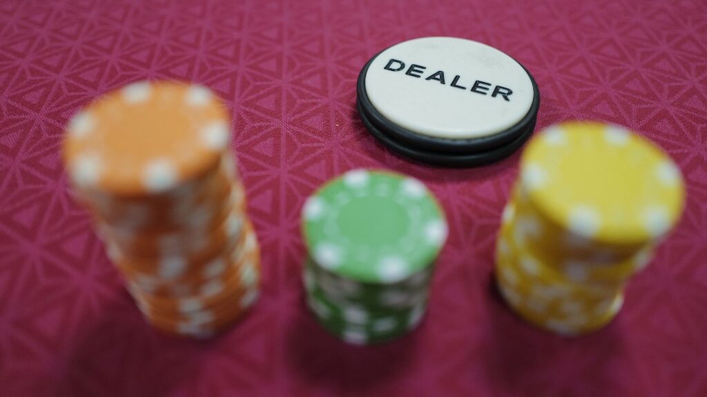 poker-chips-aspect-ratio-16-9