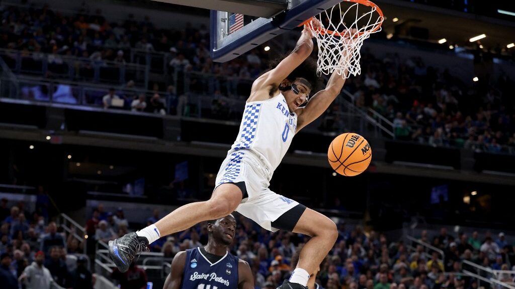 jacob-toppin-kentucky-wildcats-saint-peters-peacocks-2022-ncaab-mens-basketball-tournament-aspect-ratio-16-9