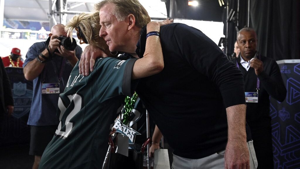 nfl-comission-roger-goodell-philadelphia-eagles-aspect-ratio-16-9