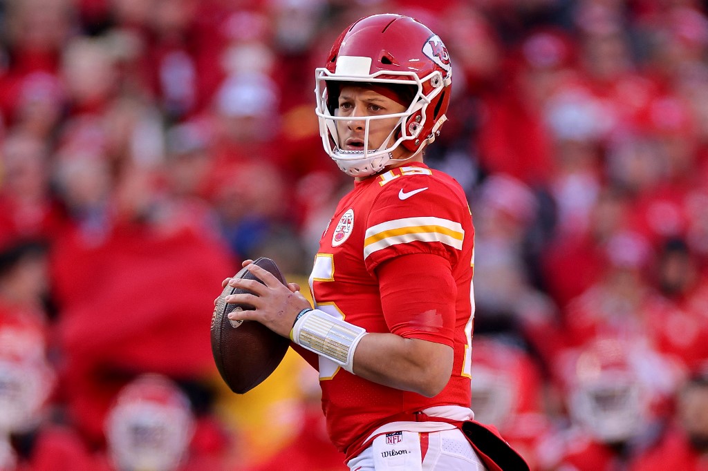 Thursday Night Football: Patrick Mahomes throws walkoff overtime touchdown  in thrilling Kansas City Chiefs win over Los Angeles Chargers