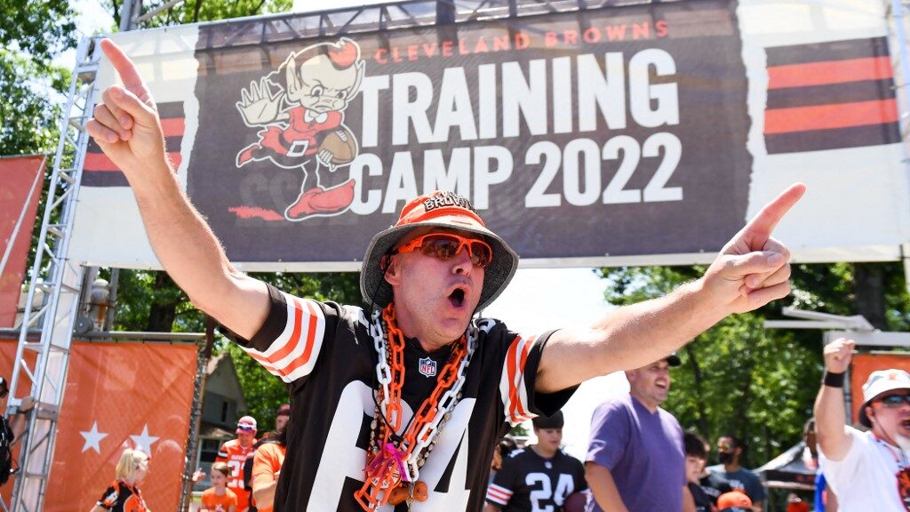 cleveland-browns-fan-training-camp-nfl-aspect-ratio-16-9