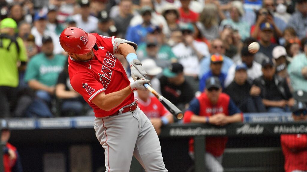 mike-trout-los-angeles-angels-mlb-player-hitting-home-run-aspect-ratio-16-9