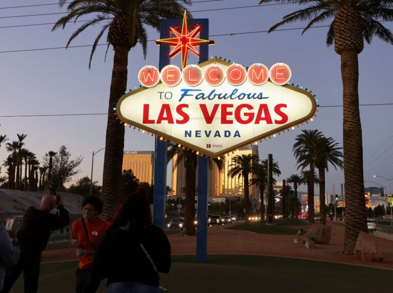 Welcome Fabulous Las Vegas sign Las Vegas Strip
