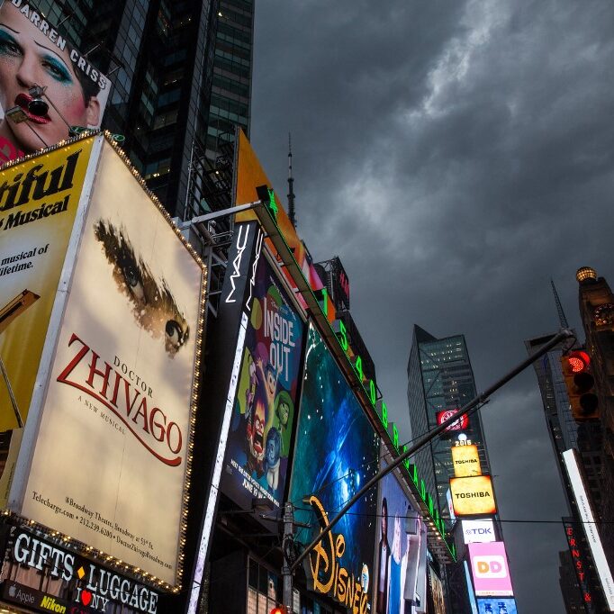 broadway-times-square-new-york-general-view-aspect-ratio-1-1