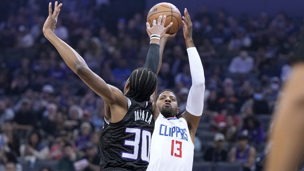 paul-george-los-angeles-clippers-nba-player-vs-sacramento-kings-202-aspect-ratio-16-9