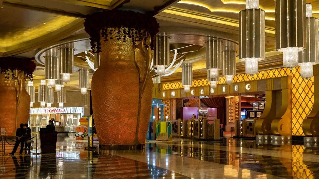 deserted-entrance-studio-city-casino-macau-aspect-ratio-16-9