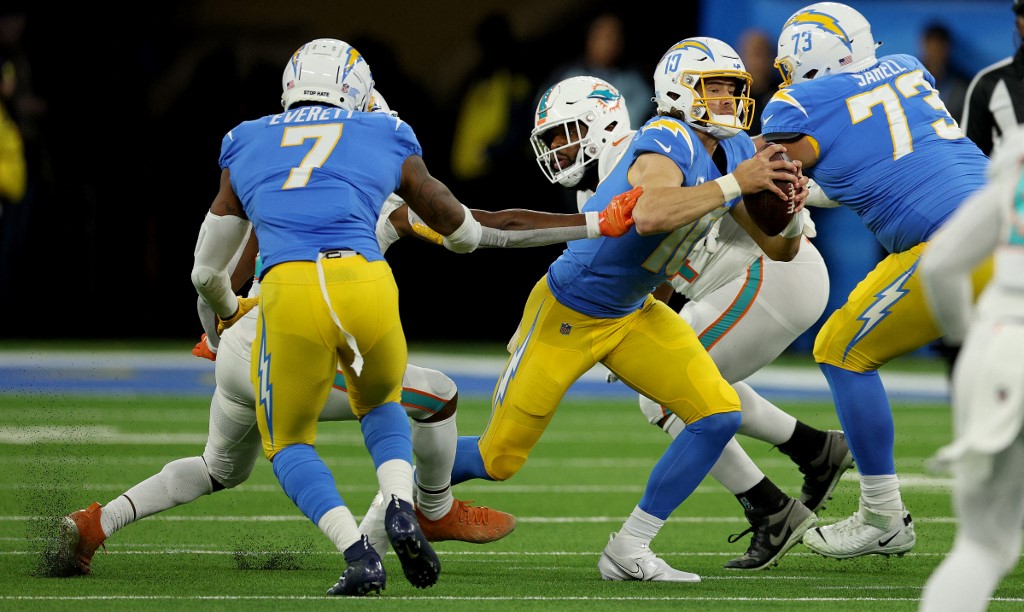 Justin Herbert 'playing at an MVP level,' accounts for 5 touchdowns to lead L.A.  Chargers to thrilling 47-42 over Cleveland Browns 