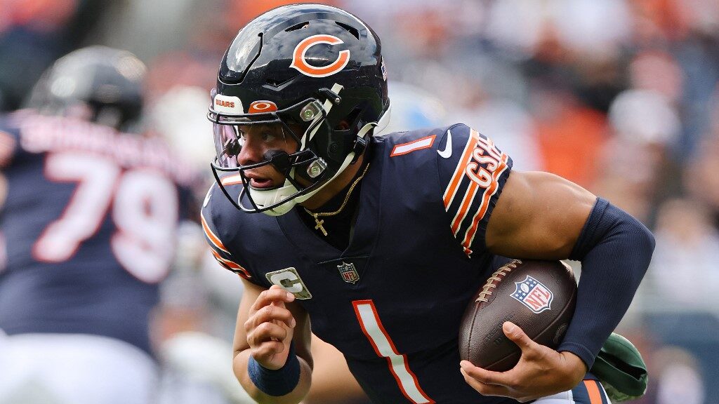 Chicago, IL, USA. 18th Dec, 2022. Chicago Bears quarterback #1