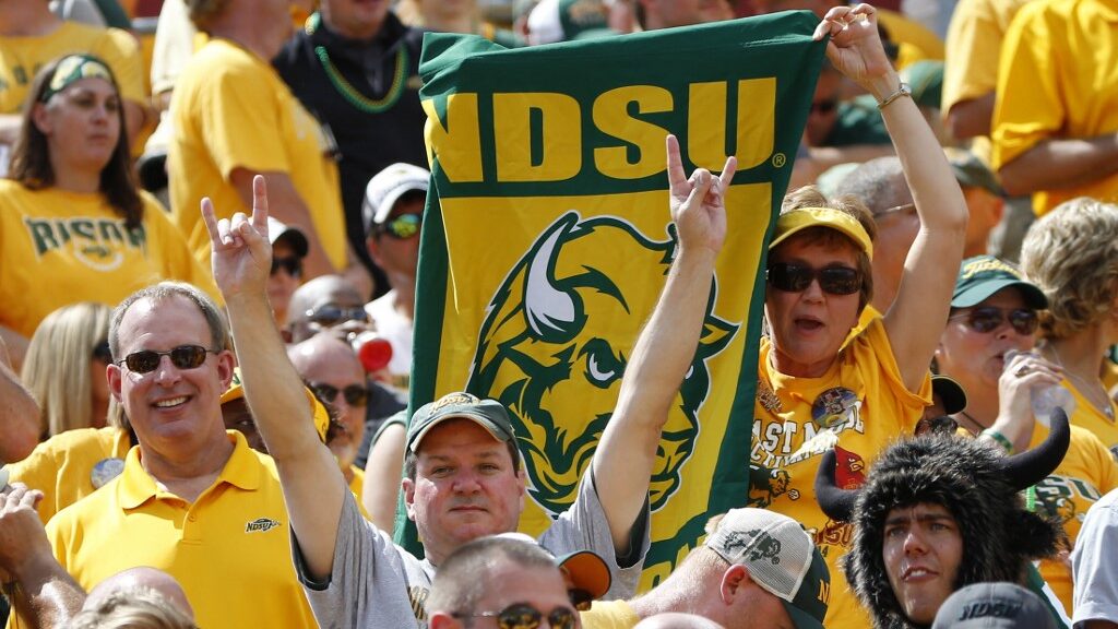 north-dakota-bison-fans-iowa-state-cyclones-aspect-ratio-16-9