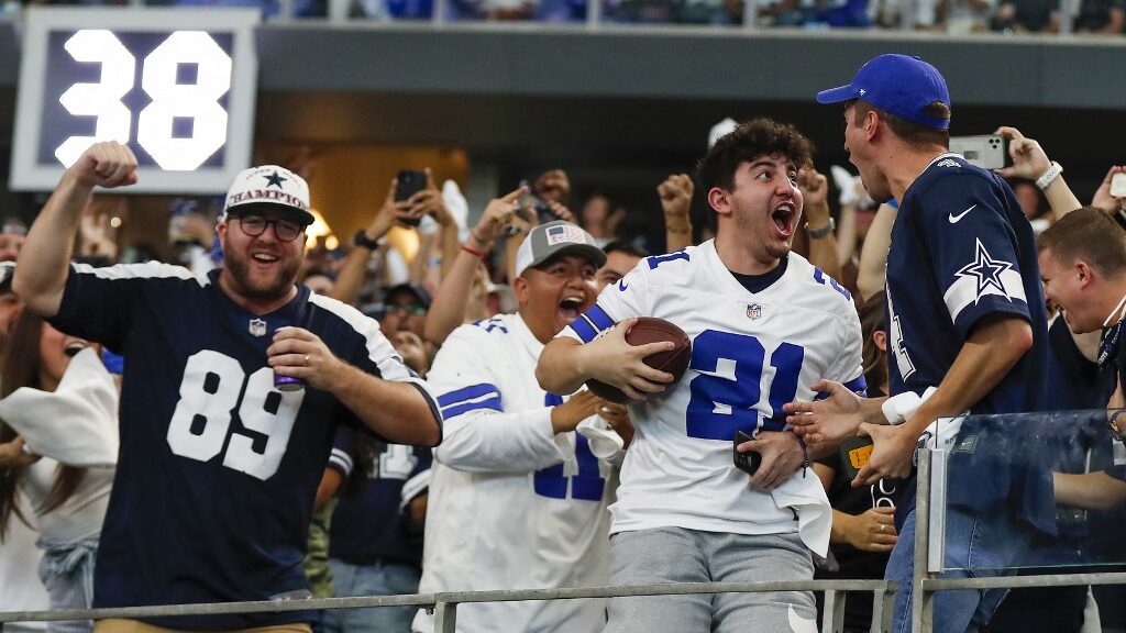 dallas-cowboys-fans-new-york-giants-aspect-ratio-16-9