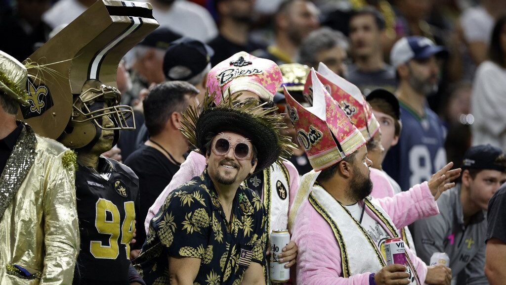 fans-new-orleans-saints-caesars-superdome-louisiana-aspect-ratio-16-9