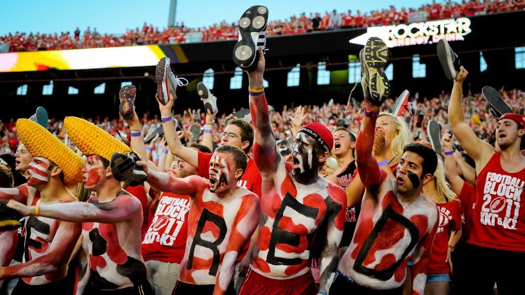 nebraska-cornhuskers-fans-fresno-state-bulldogs-aspect-ratio-16-9