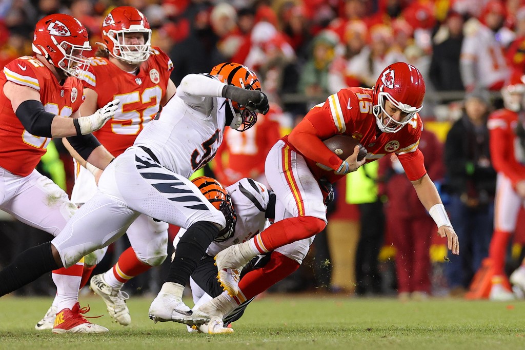 Joseph Ossai Cincinnati Bengals Tackles Patrick Mahomes