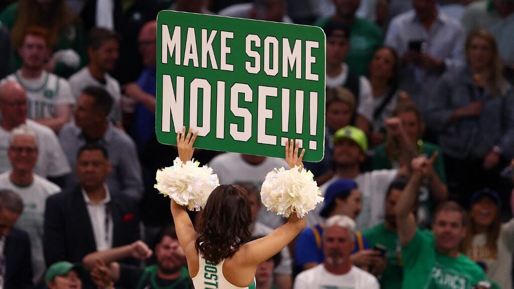 boston-celtics-cheerleader-td-garden-massachusetts-aspect-ratio-16-9