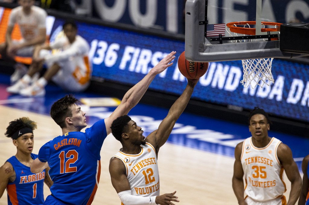 Colin Castleton Defends Victor Bailey Jr.SEC Men's Basketball