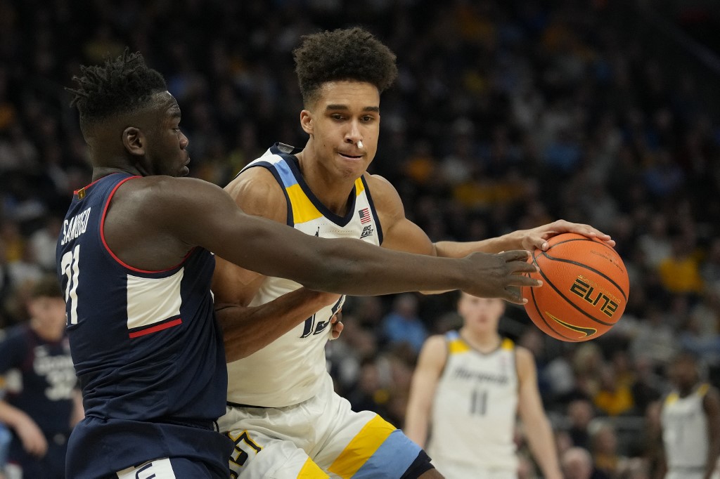 Adama Sanogo Connecticut Huskies Defends Oso Ighodaro Marquette Golden Eagles