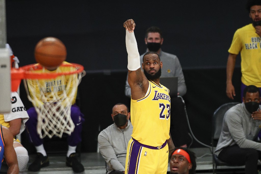 LeBron James Los Angeles Lakers Shoots Oklahoma City Thunder