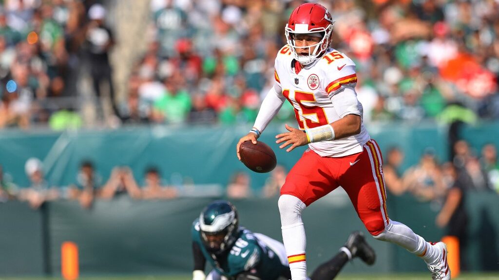 patrick-mahomes-kansas-city-versus-the-eagles-aspect-ratio-16-9