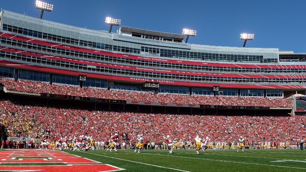 memorial-stadium-nebraska-cornhuskers-wyoming-cowboys-aspect-ratio-16-9