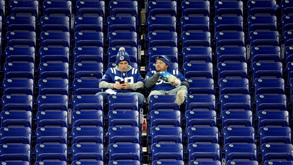 indianapolis-colts-fans-tampa-bay-buccaneers-aspect-ratio-16-9