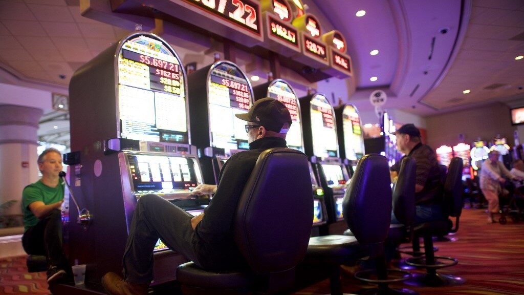 bettors-slot-machines-dover-downs-casino-delaware-aspect-ratio-16-9