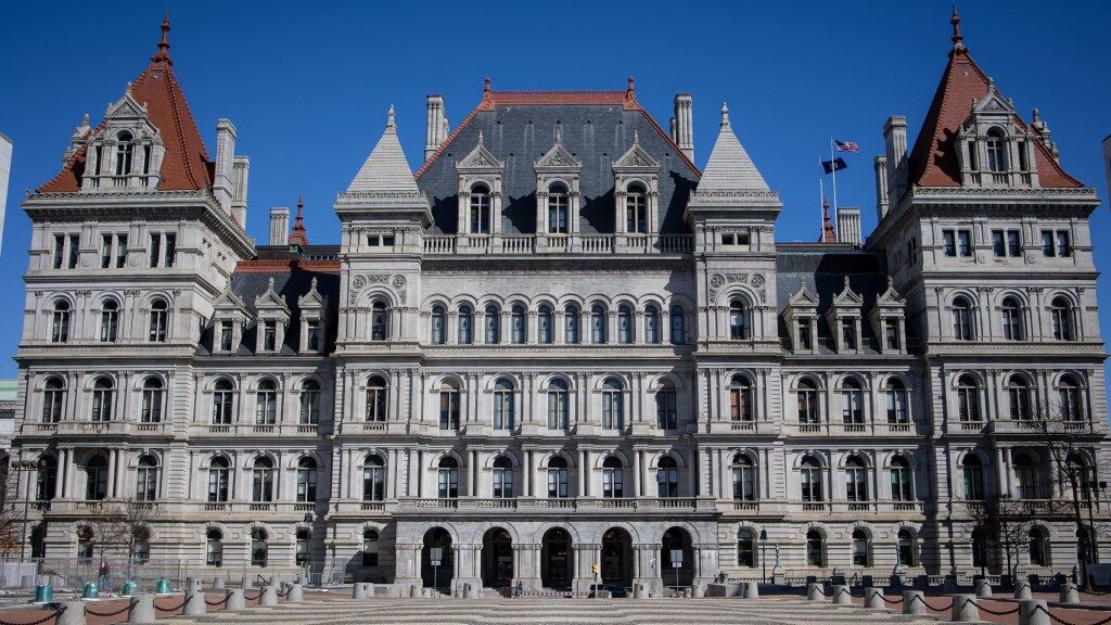 new-york-state-capitol-building-albany-aspect-ratio-16-9