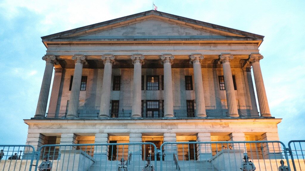 police-tennessee-state-capitol-nashville-tennessee-aspect-ratio-16-9