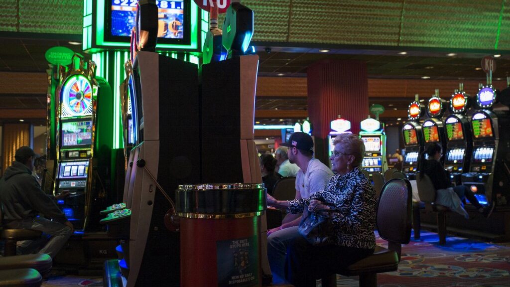 casino-gambling-slot-machines-aspect-ratio-16-9