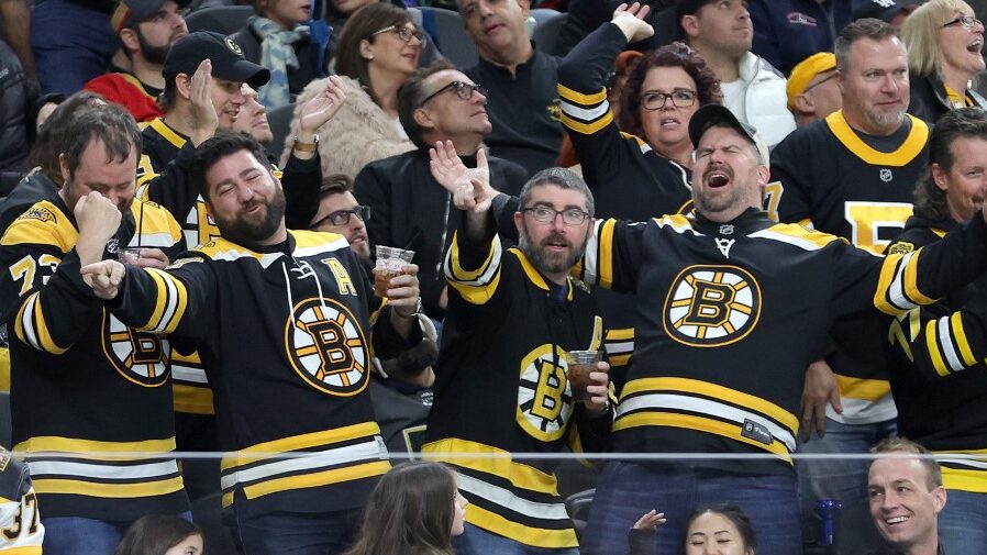 boston-bruins-fans-celebrate-nhl-game-aspect-ratio-16-9