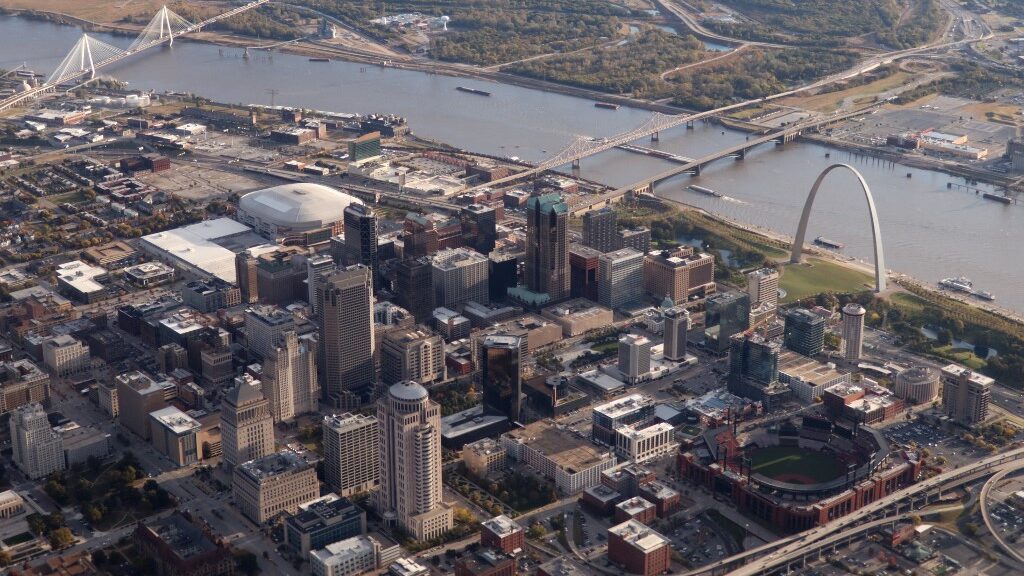 gateway-arch-mississippi-river-st-louis-missouri-aspect-ratio-16-9