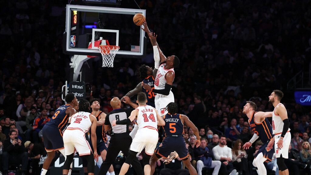 julius-randle-new-york-knicks-and-bam-adebayo-miami-heat-aspect-ratio-16-9