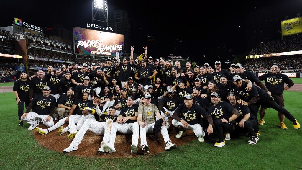 san-diego-padres-pose-after-defeating-the-los-angeles-dodgers-aspect-ratio-16-9