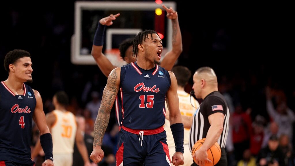 Alijah-Martin-Florida-Atlantic-Owlsmarch-madness-college-basketball-player-sweet-16-against-tennessee-aspect-ratio-16-9