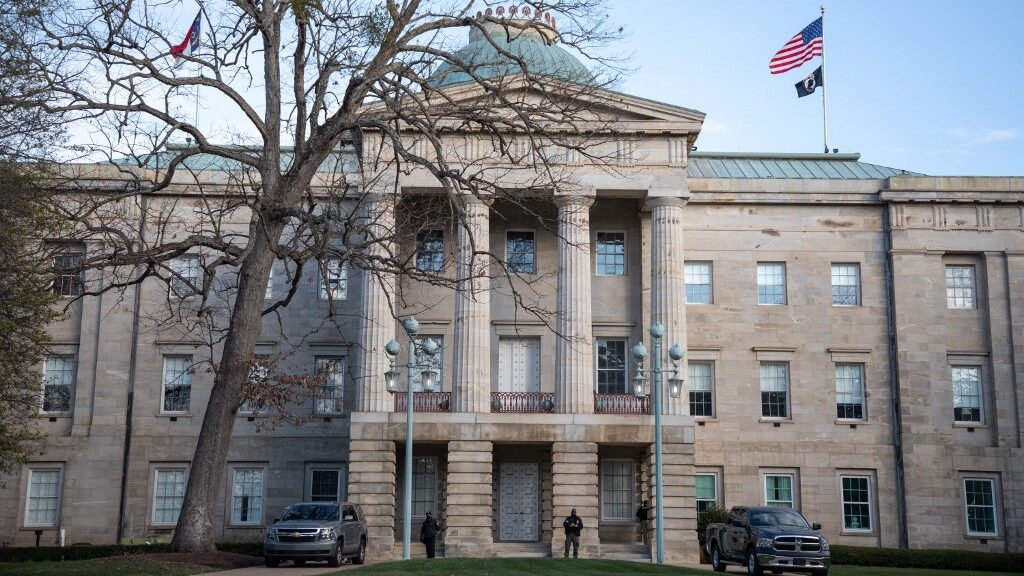 north-carolina-state-capitol-building-raleigh-aspect-ratio-16-9