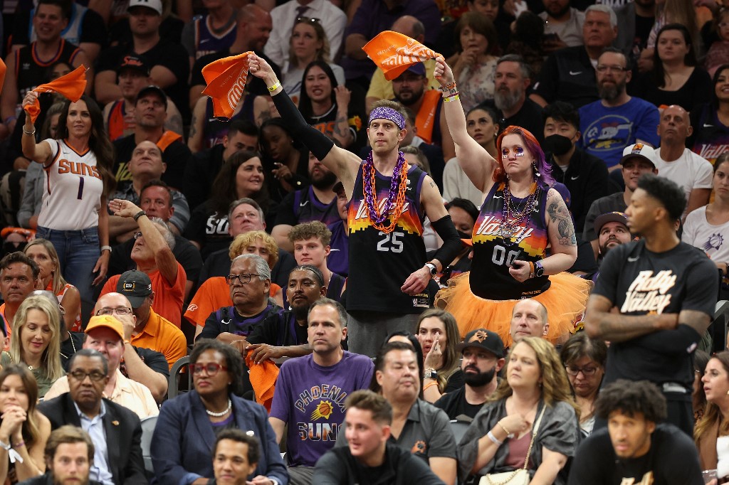 Fans Phoenix Suns New Orleans Pelicans Footprint Center