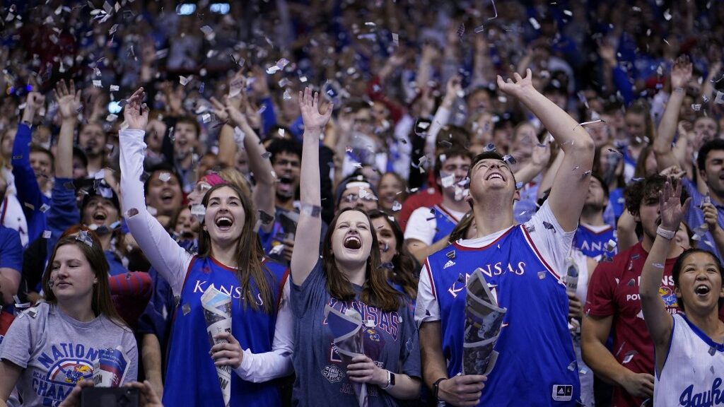 fans-kansas-jayhawks-omaha-mavericks-aspect-ratio-16-9