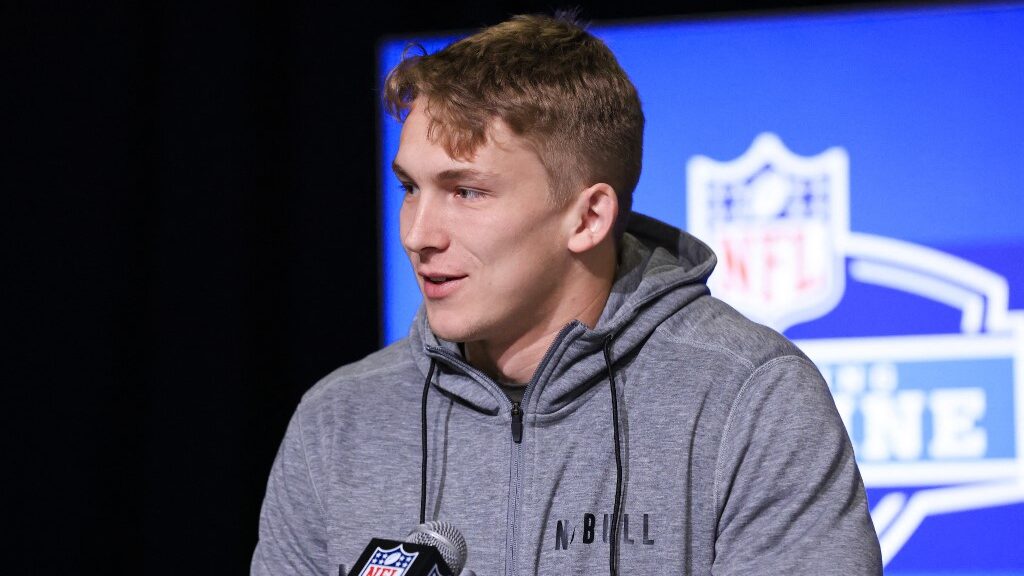 linebacker-drew-sanders-arkansas-nfl-combine-aspect-ratio-16-9