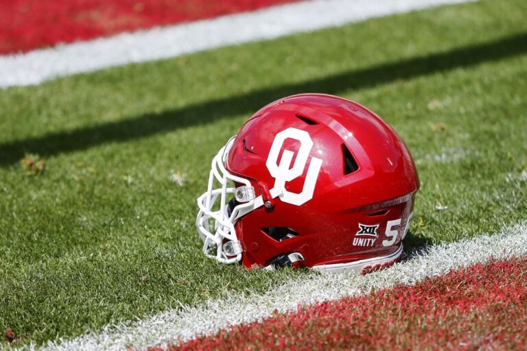 Oklahoma Sooners helmet Gaylord Family Oklahoma Memorial Stadium