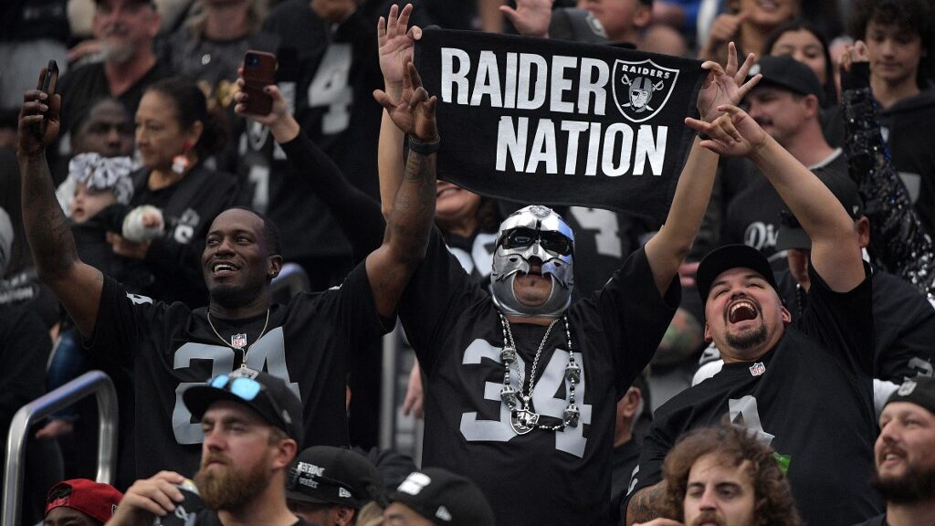 las-vegas-raiders-fans-allegiant-stadium-nevada-aspect-ratio-16-9