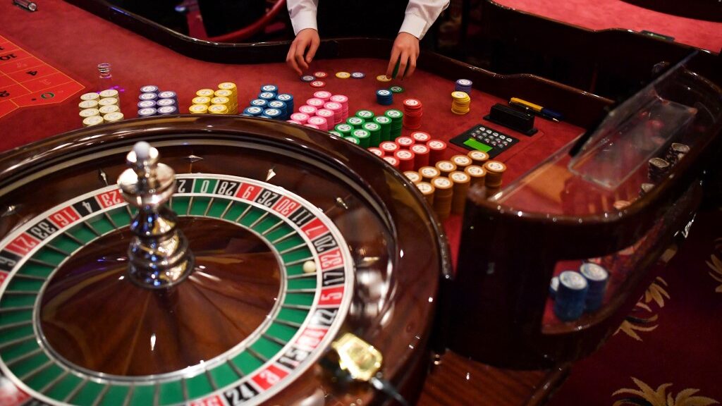 casino-roulette-british-cruise-rms-queen-mary-aspect-ratio-16-9