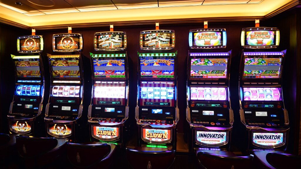 gaming-machines-casino-royal-caribbean-cruise-aspect-ratio-16-9