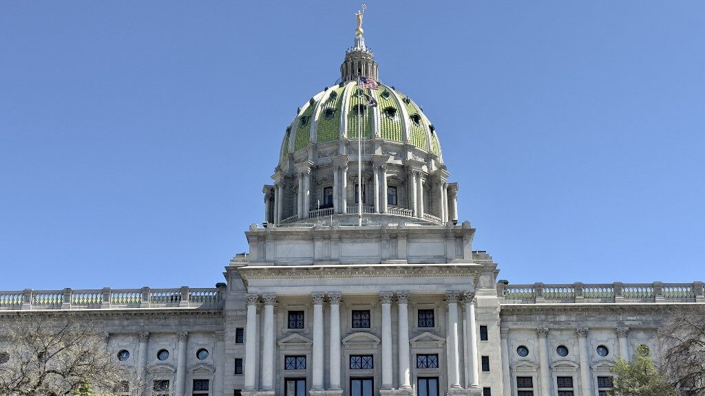 pennsylvania-state-capitol-building-downtown-harrisburg-1-aspect-ratio-16-9